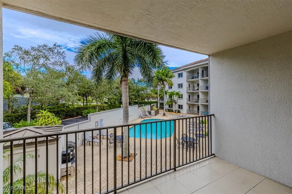 1100 Pine Ridge Road Naples FL 34108