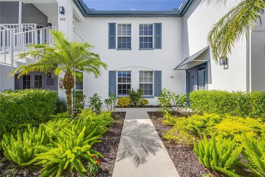 886 SW Tanbark Drive Naples FL 34108