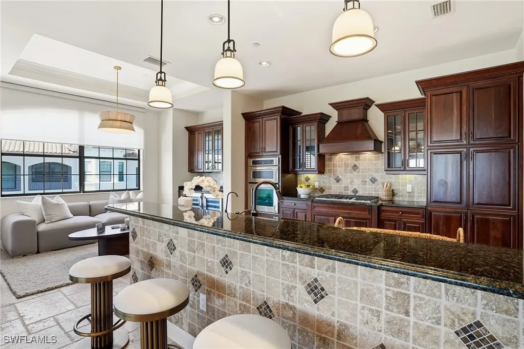 2546 Marquesa Royale Lane Naples FL 34109