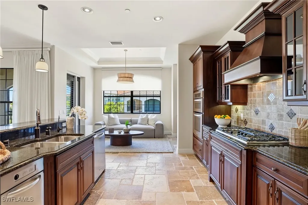 2546 Marquesa Royale Lane Naples FL 34109
