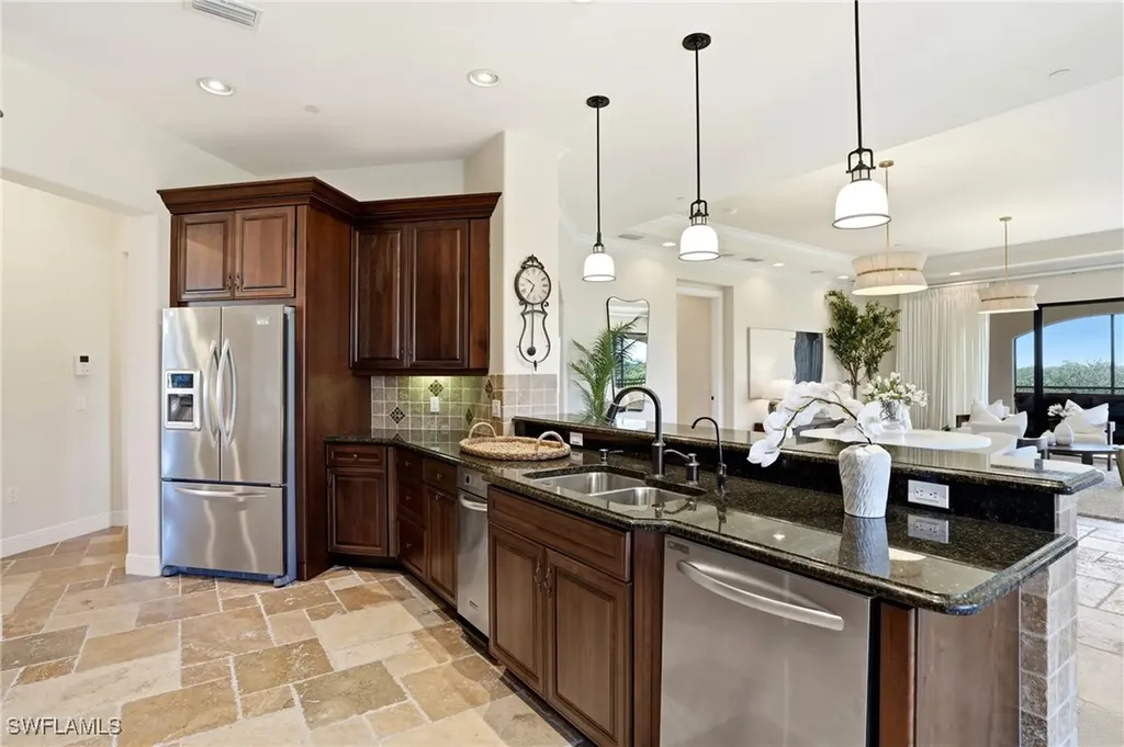 2546 Marquesa Royale Lane Naples FL 34109
