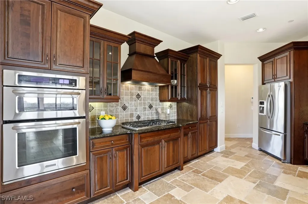 2546 Marquesa Royale Lane Naples FL 34109