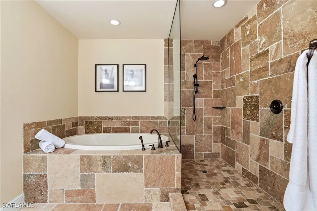 2546 Marquesa Royale Lane Naples FL 34109