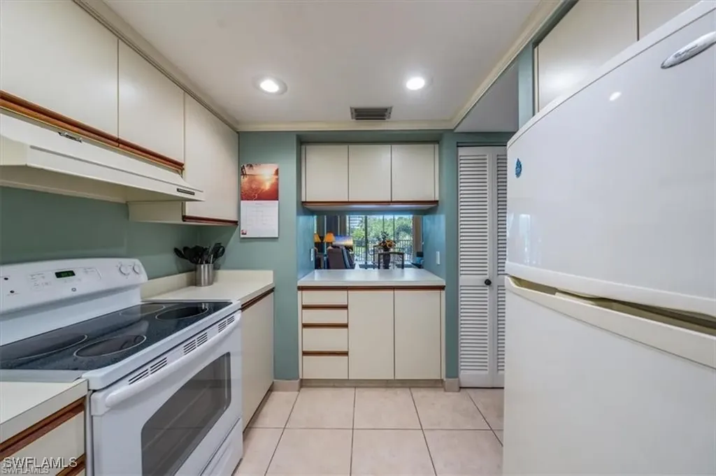 3 Bluebill Avenue Naples FL 34108