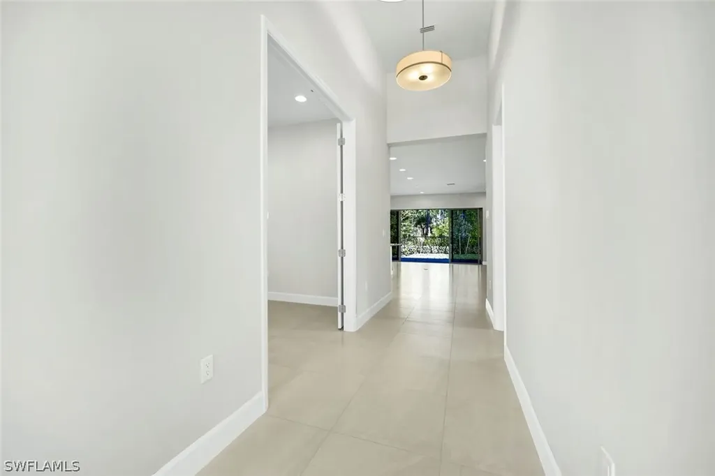 2581 Kingfisher Drive Naples FL 34112