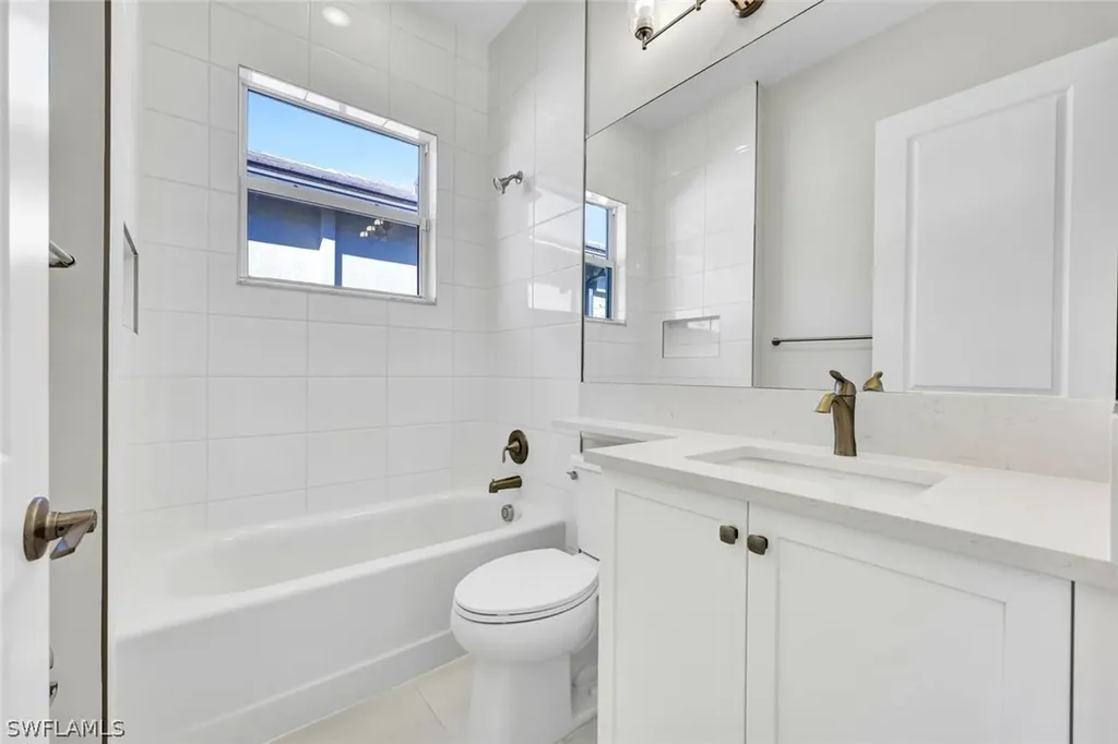 2581 Kingfisher Drive Naples FL 34112