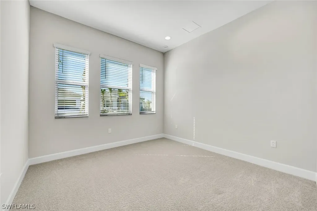 2581 Kingfisher Drive Naples FL 34112