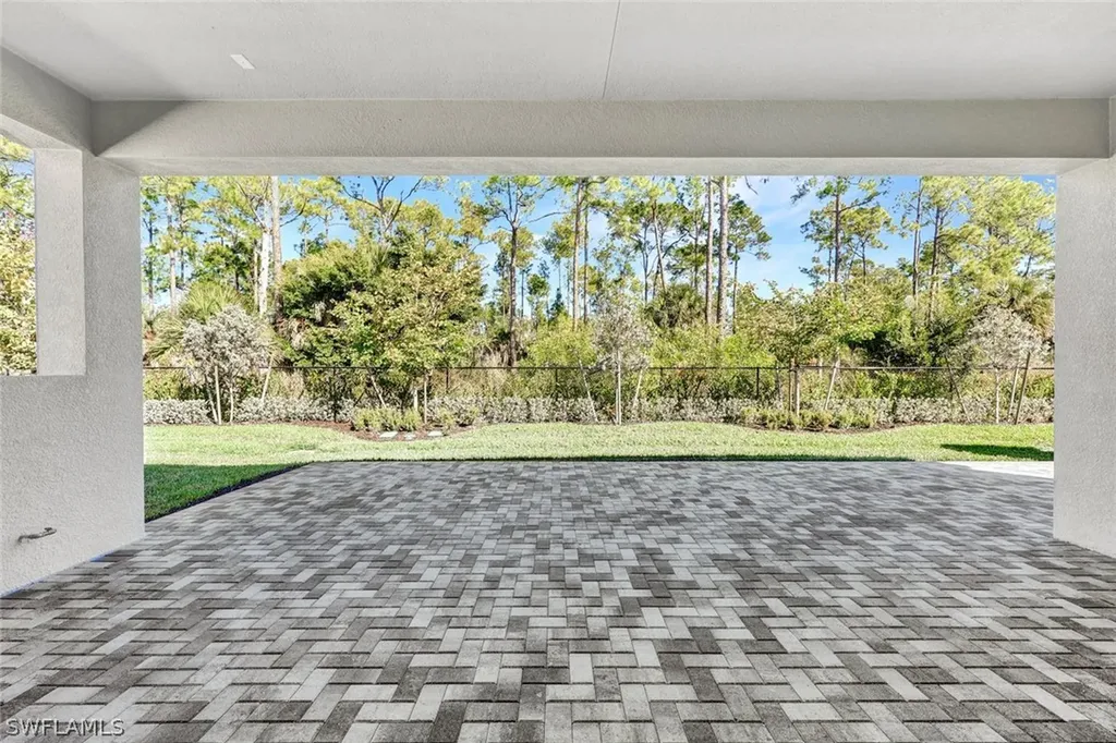2581 Kingfisher Drive Naples FL 34112