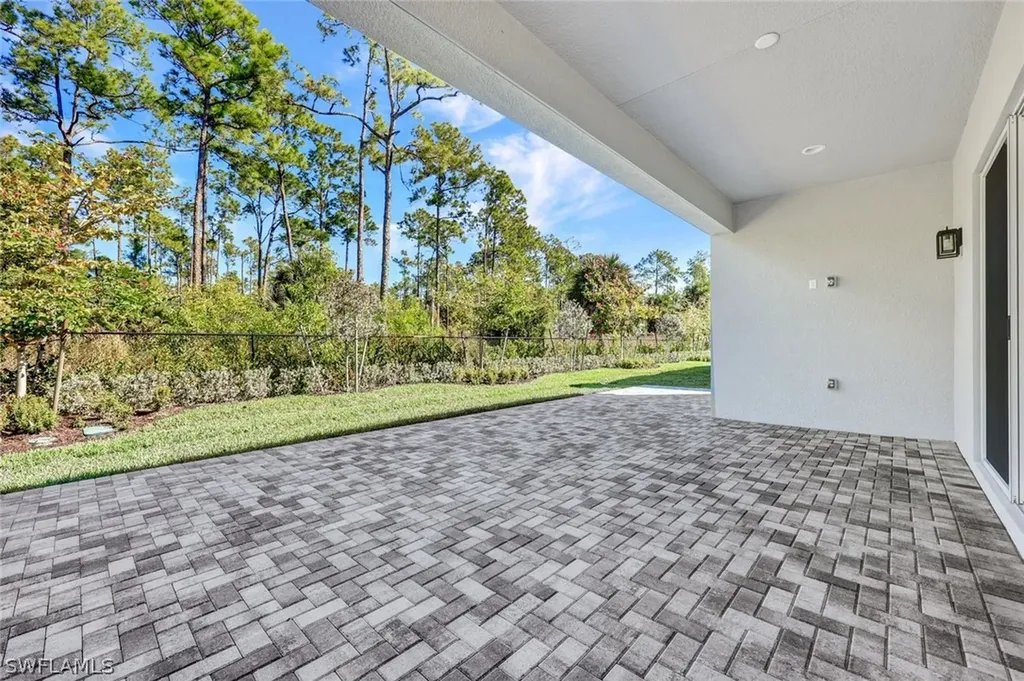 2581 Kingfisher Drive Naples FL 34112
