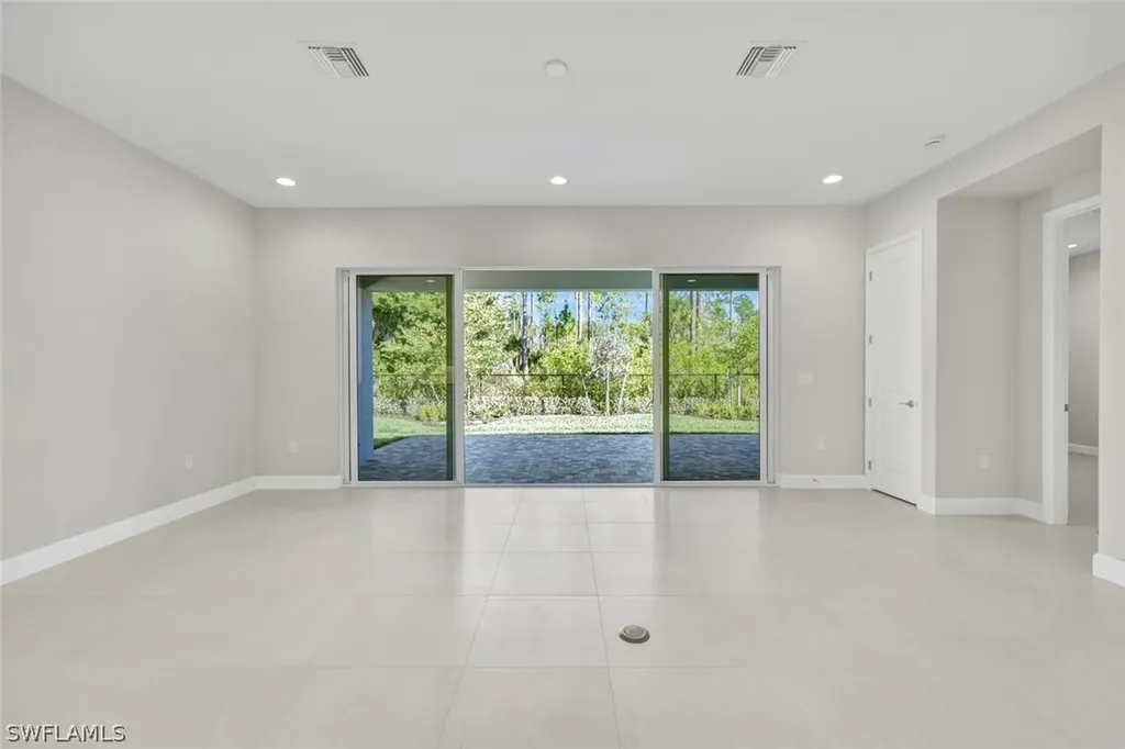 2581 Kingfisher Drive Naples FL 34112