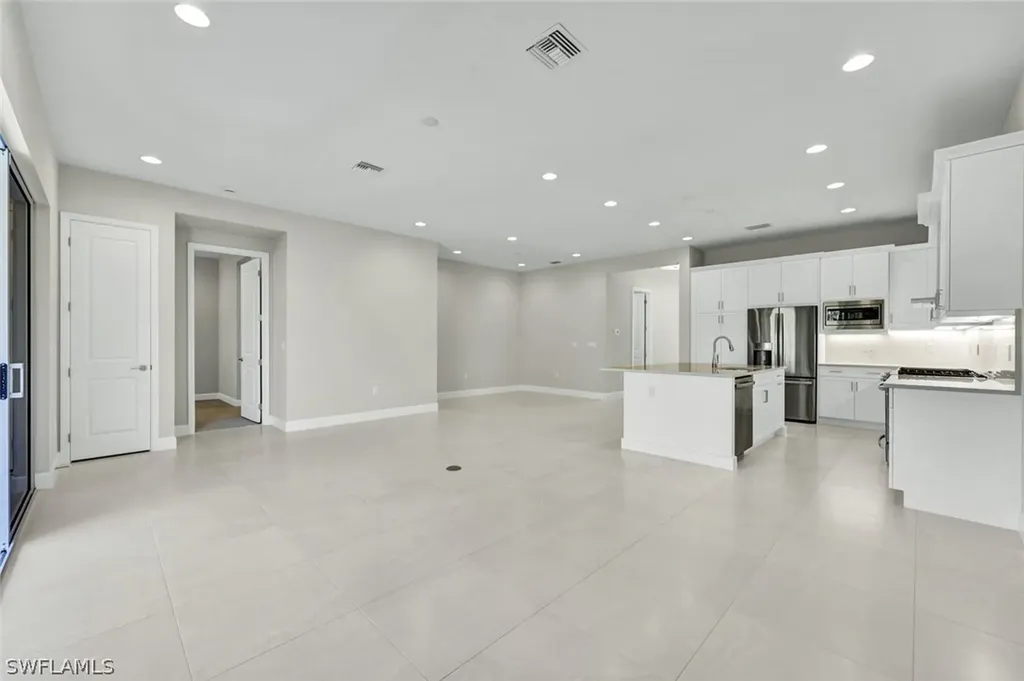 2581 Kingfisher Drive Naples FL 34112