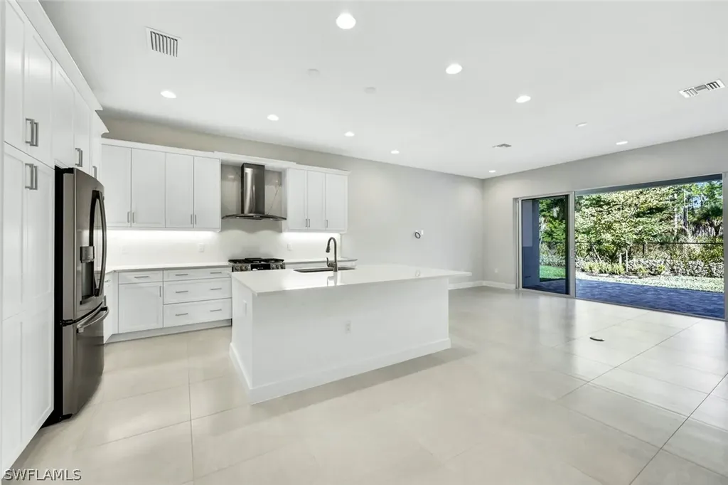 2581 Kingfisher Drive Naples FL 34112