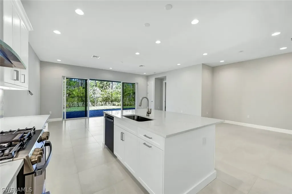 2581 Kingfisher Drive Naples FL 34112