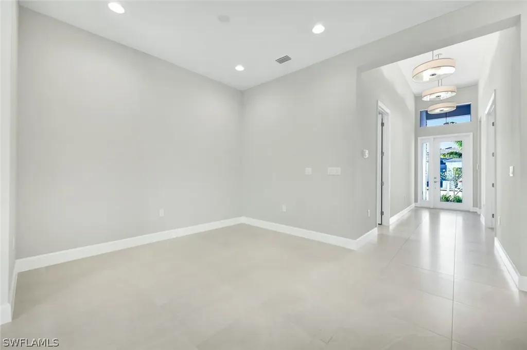 2581 Kingfisher Drive Naples FL 34112
