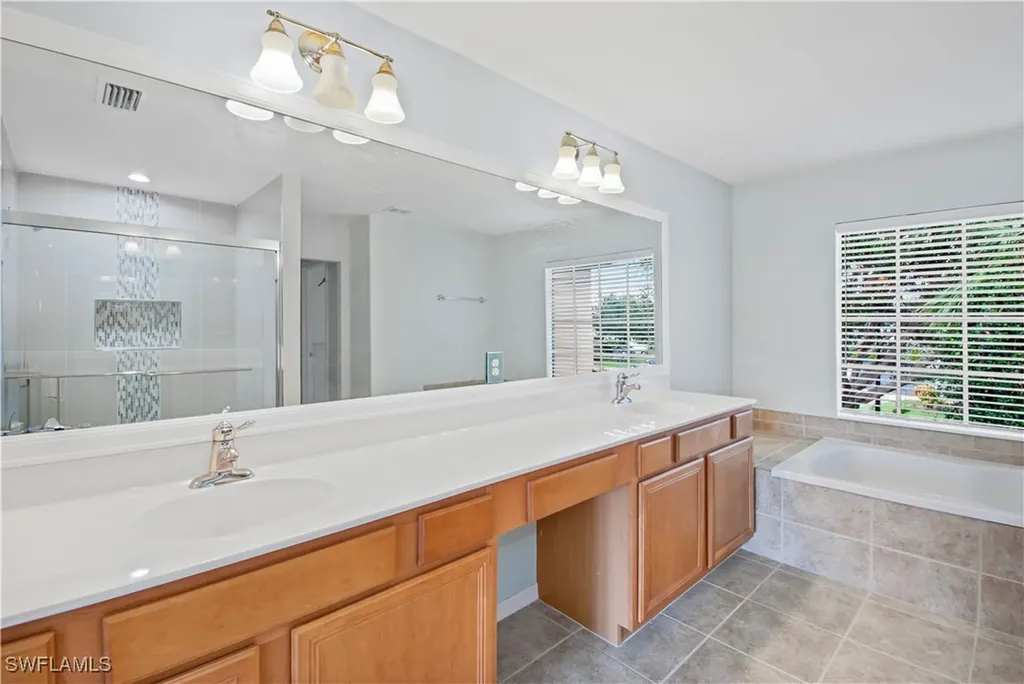 2133 Fairmont Lane Naples FL 34120