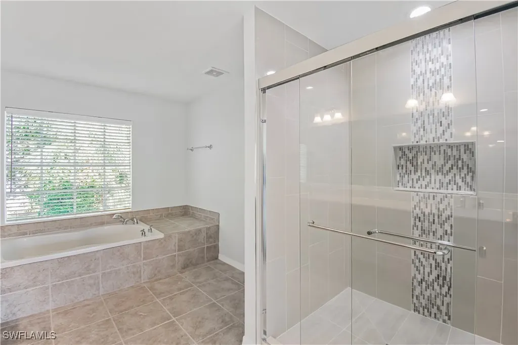 2133 Fairmont Lane Naples FL 34120