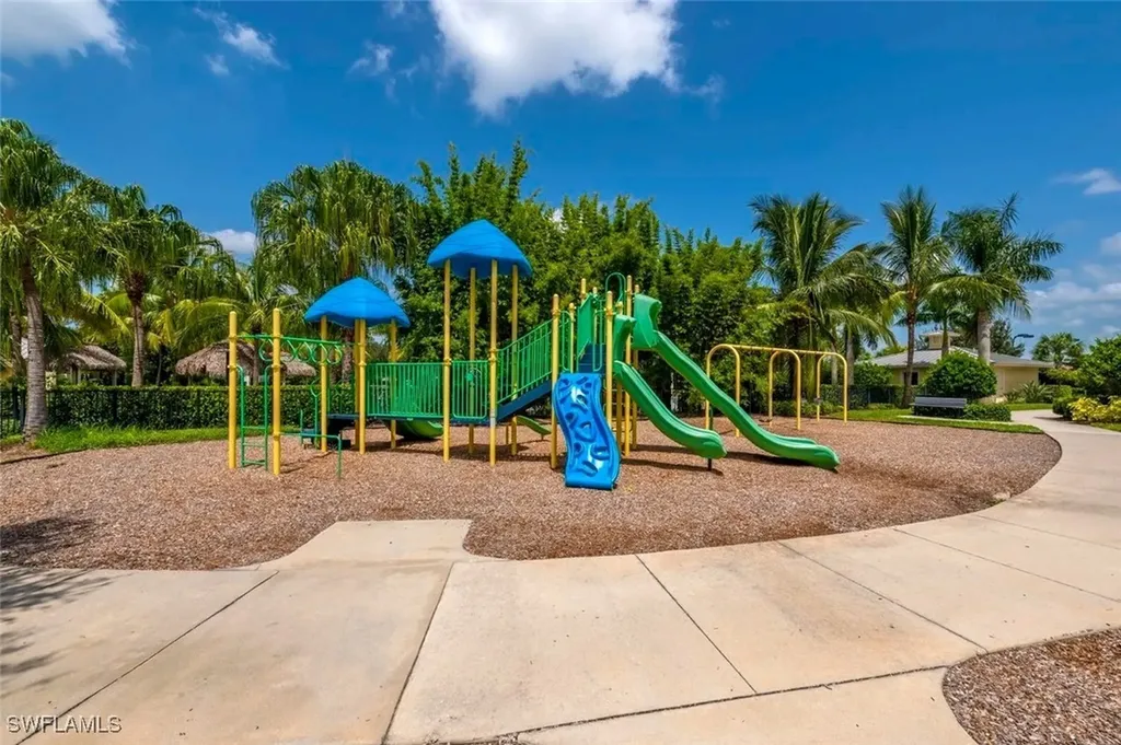 2133 Fairmont Lane Naples FL 34120