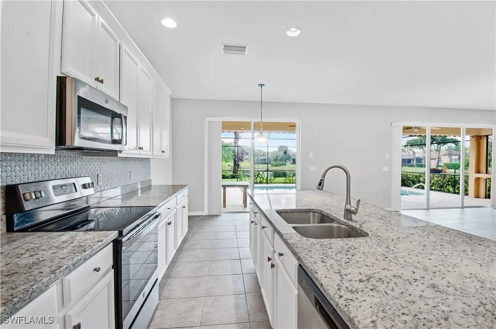 2133 Fairmont Lane Naples FL 34120