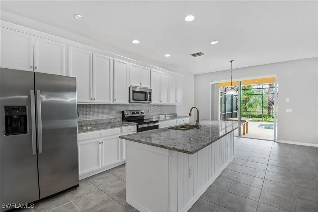 2133 Fairmont Lane Naples FL 34120