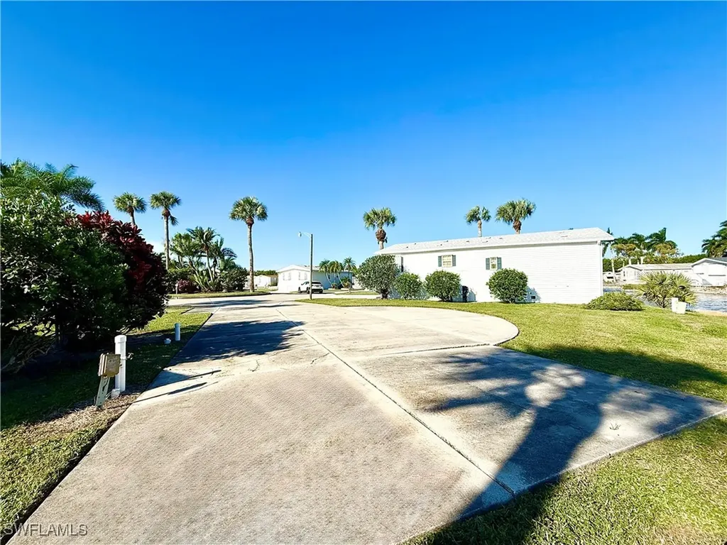 351 Bobcat Run Naples FL 34114