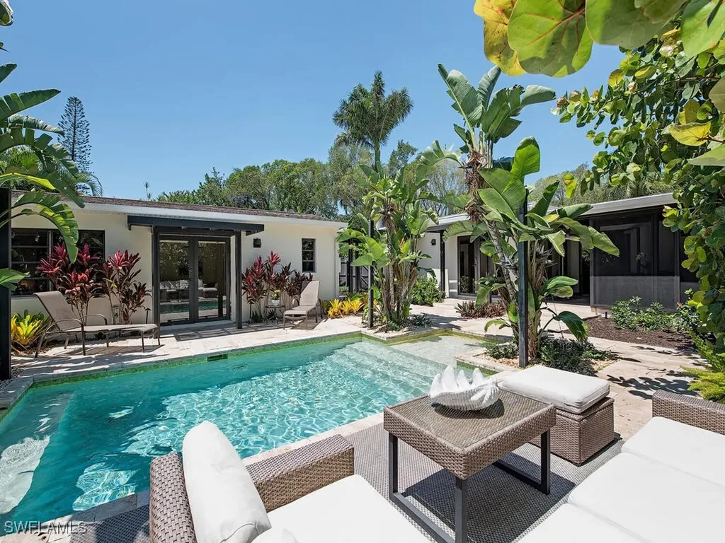 Naples FL, 1200 9TH Avenue N