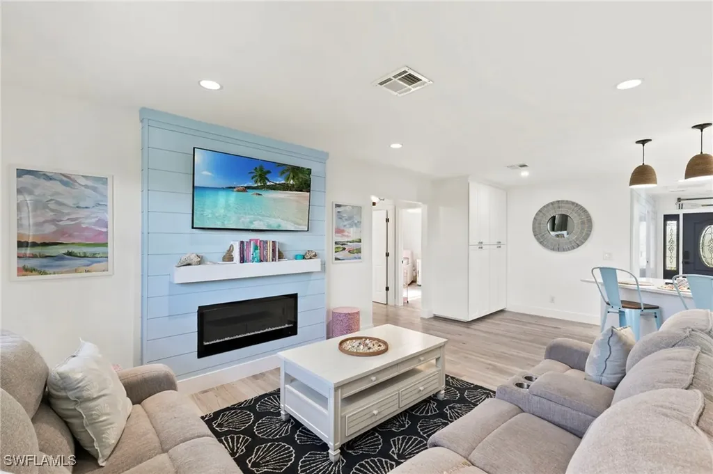101 San Salvador Street Naples FL 34113