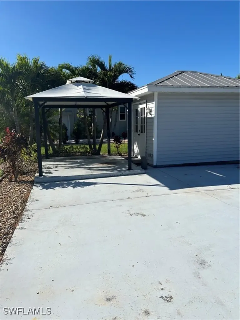 10002 Parkwood Drive Fort Myers FL 33905