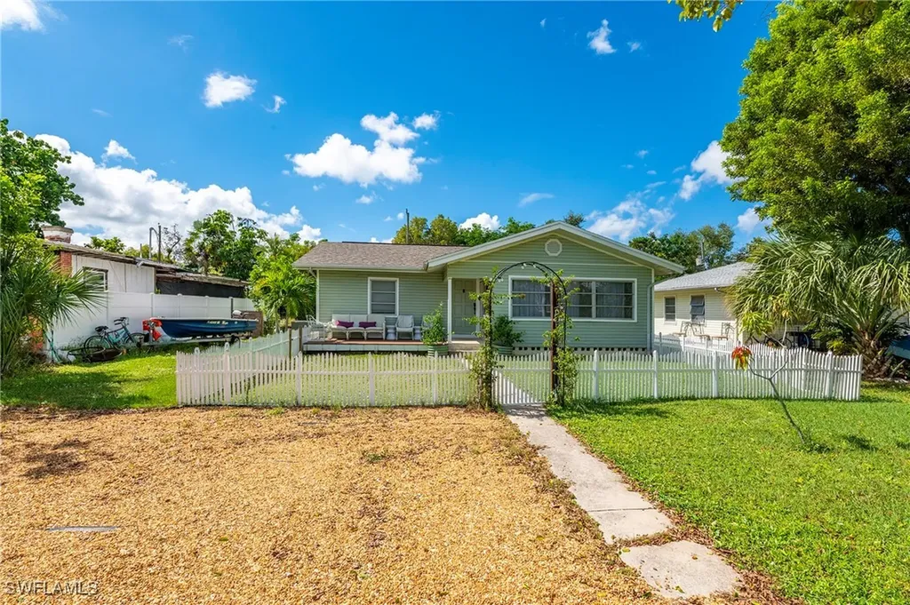 2432 Washington Avenue Naples FL 34112
