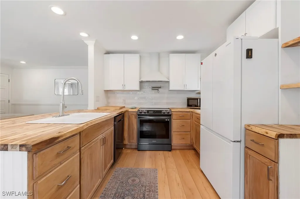 2432 Washington Avenue Naples FL 34112