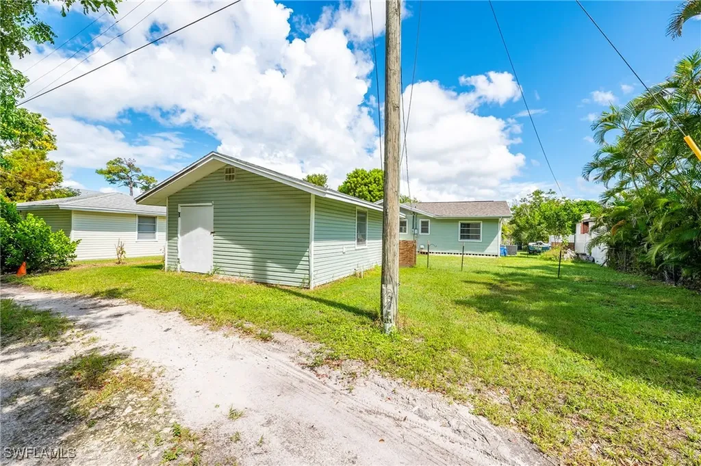 2432 Washington Avenue Naples FL 34112