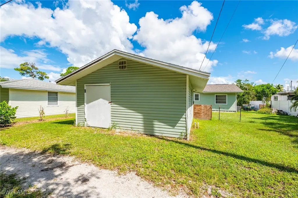 2432 Washington Avenue Naples FL 34112