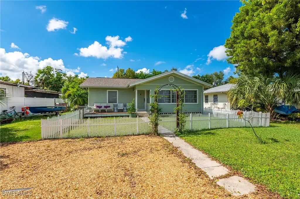 2432 Washington Avenue Naples FL 34112