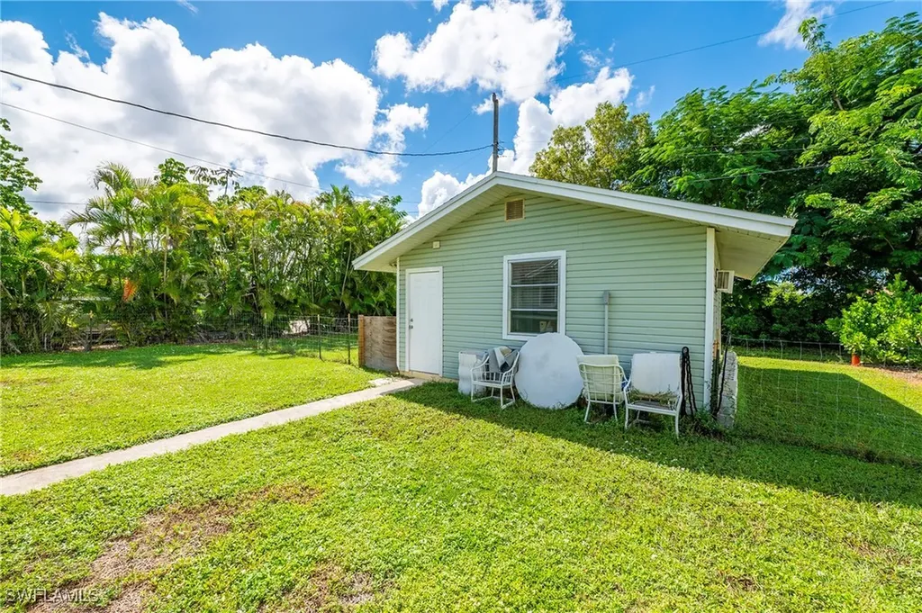 2432 Washington Avenue Naples FL 34112