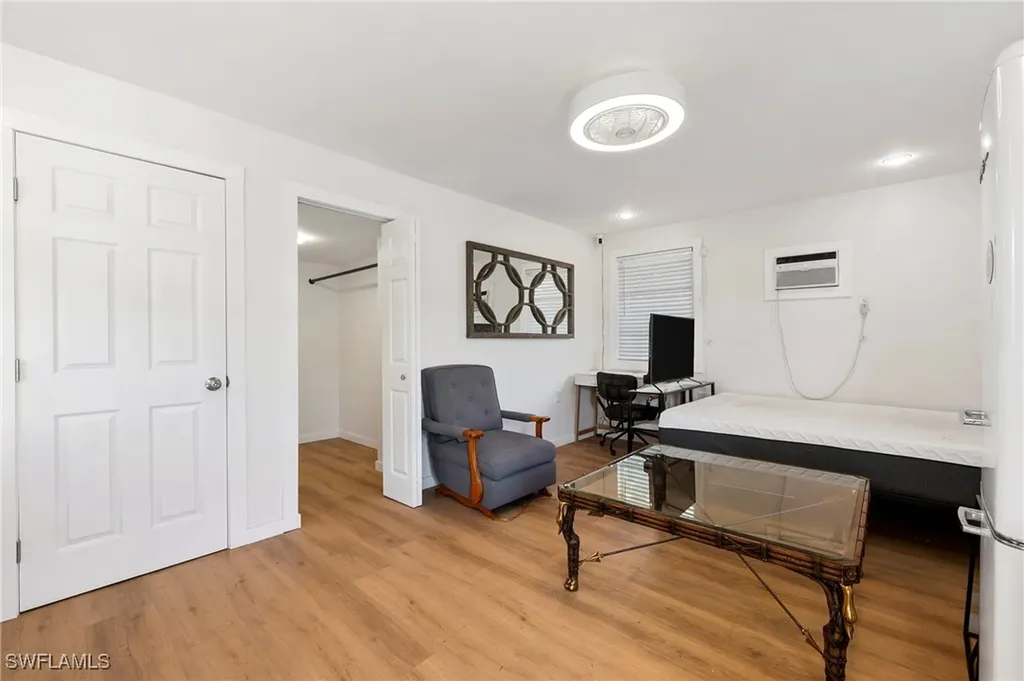 2432 Washington Avenue Naples FL 34112