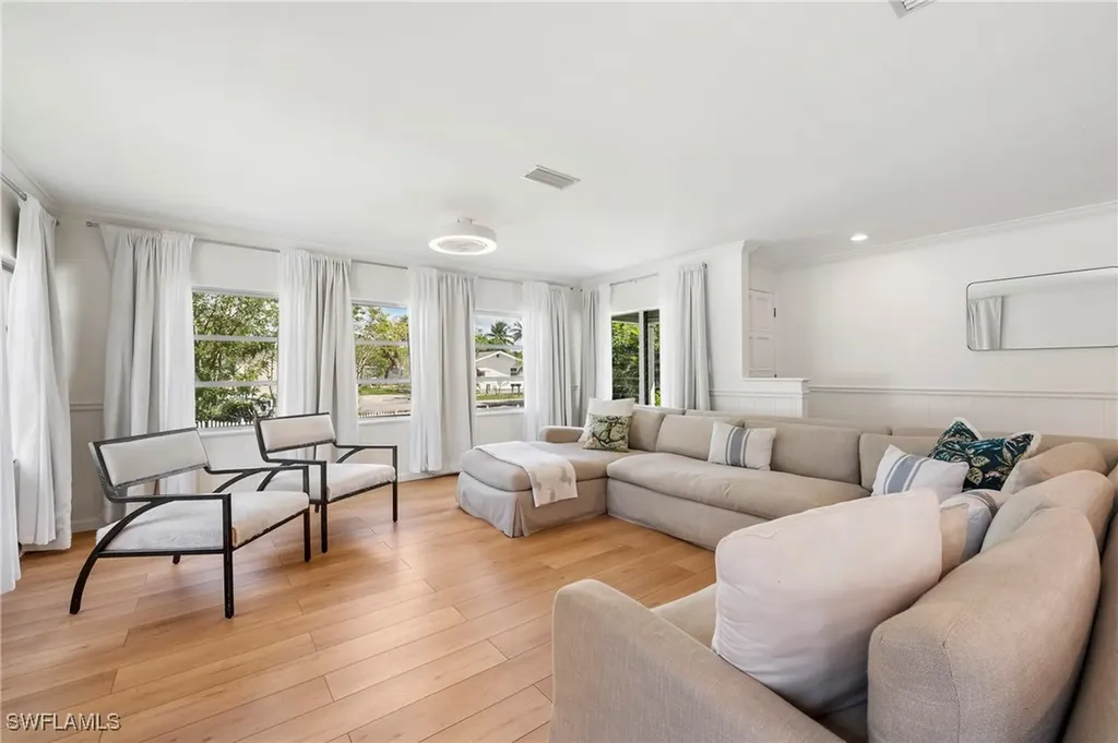 2432 Washington Avenue Naples FL 34112
