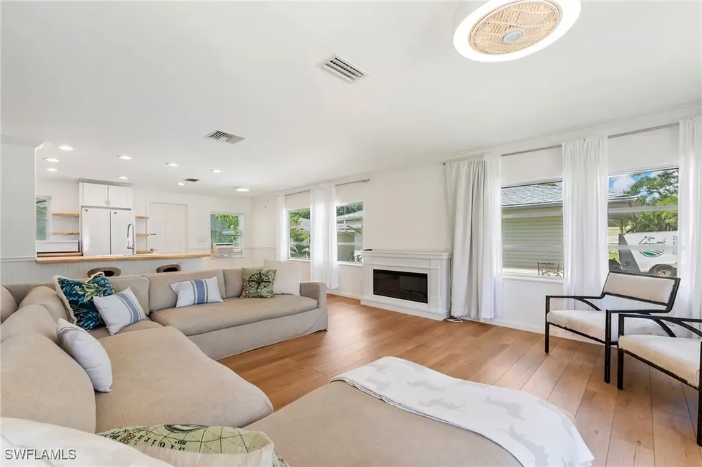 2432 Washington Avenue Naples FL 34112