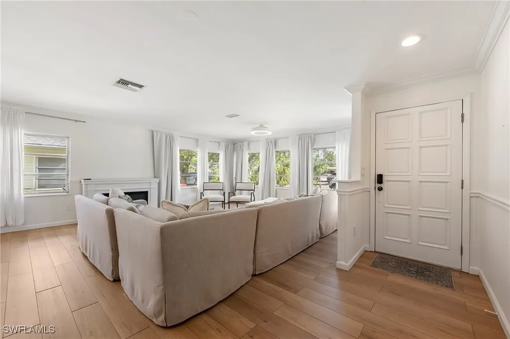 2432 Washington Avenue Naples FL 34112