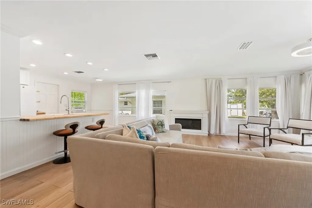 2432 Washington Avenue Naples FL 34112