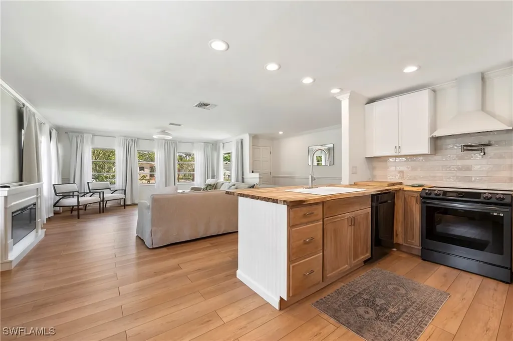 2432 Washington Avenue Naples FL 34112
