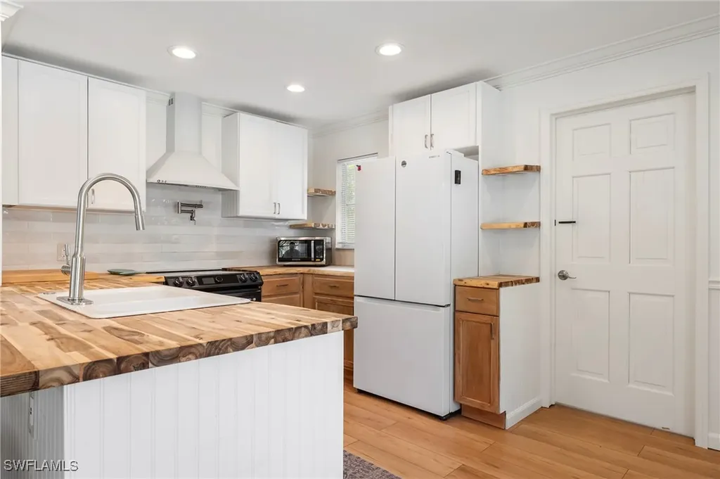 2432 Washington Avenue Naples FL 34112