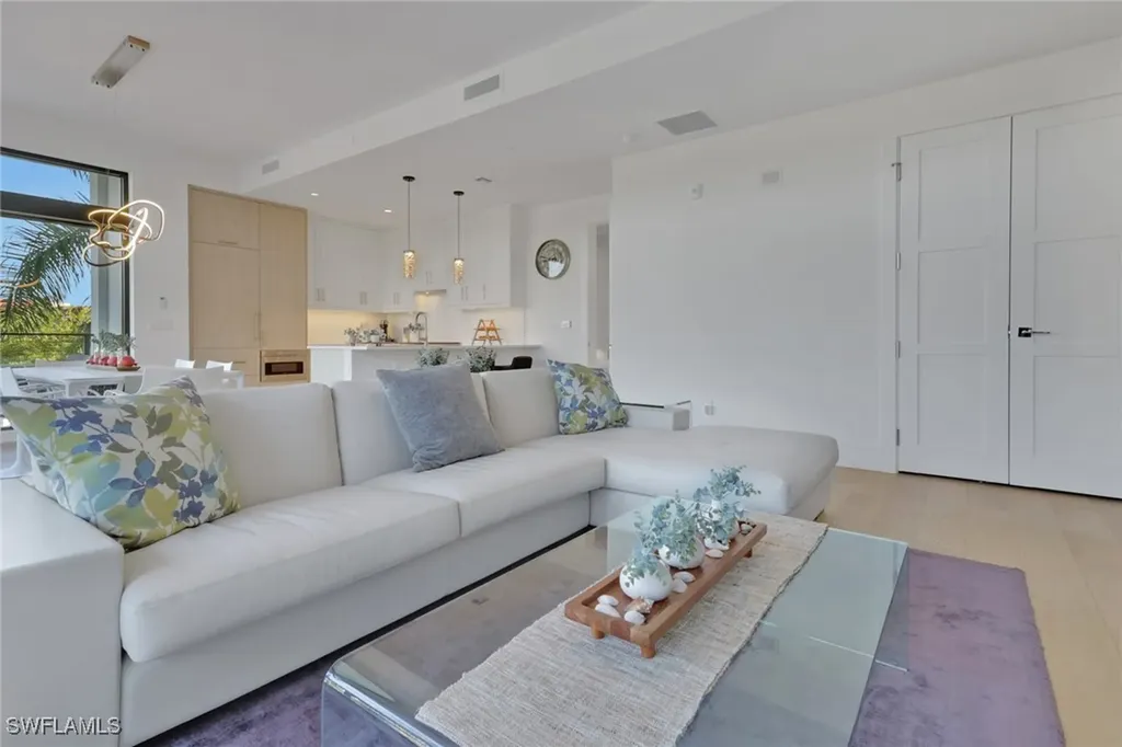 850 Central Avenue Naples FL 34102