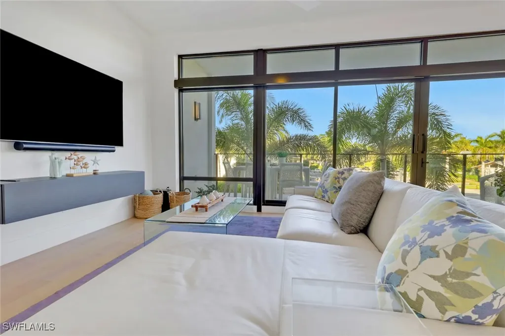 850 Central Avenue Naples FL 34102