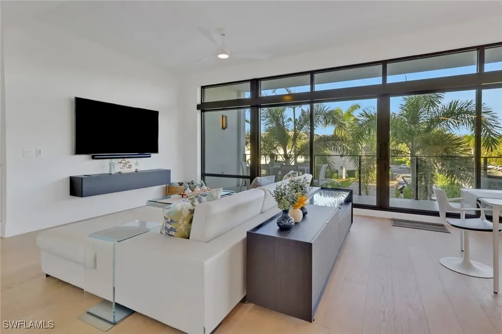 850 Central Avenue Naples FL 34102