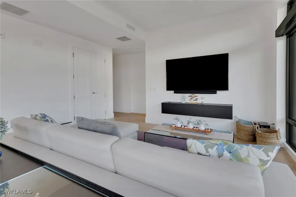 850 Central Avenue Naples FL 34102
