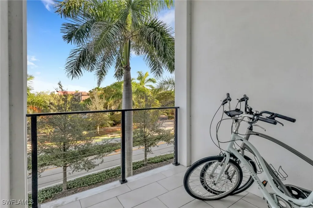 850 Central Avenue Naples FL 34102
