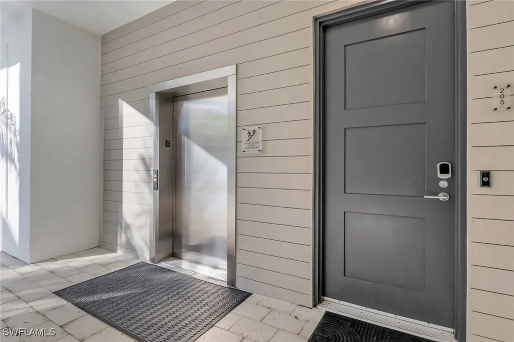 850 Central Avenue Naples FL 34102