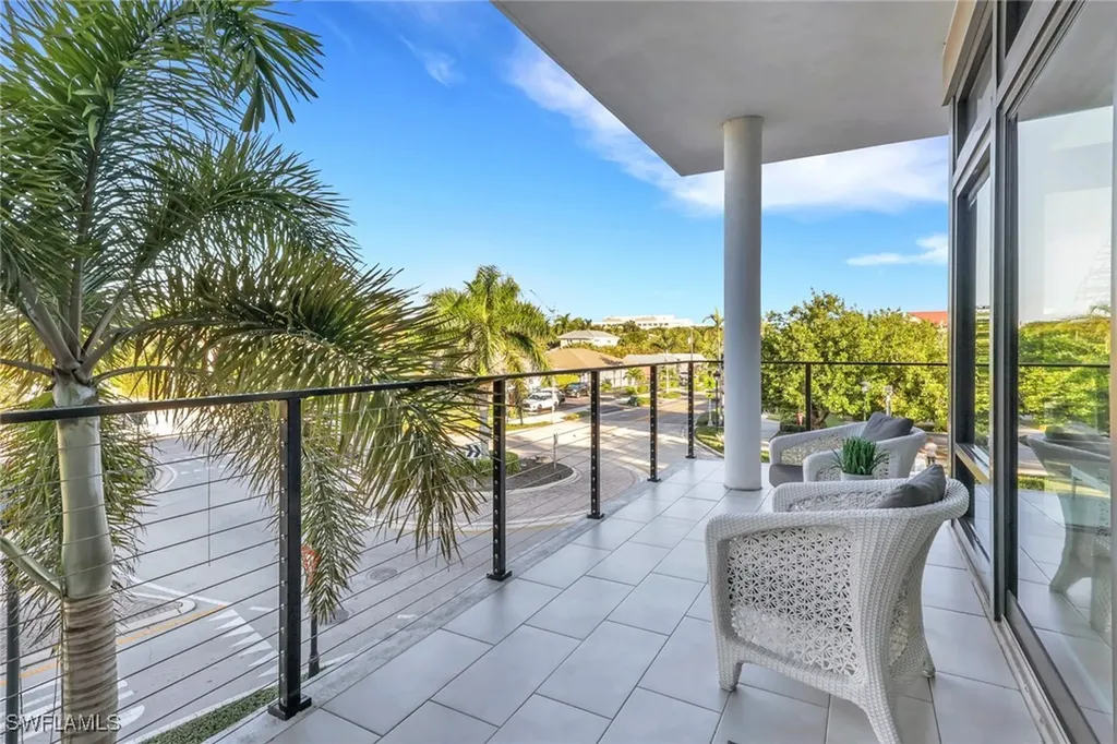 850 Central Avenue Naples FL 34102