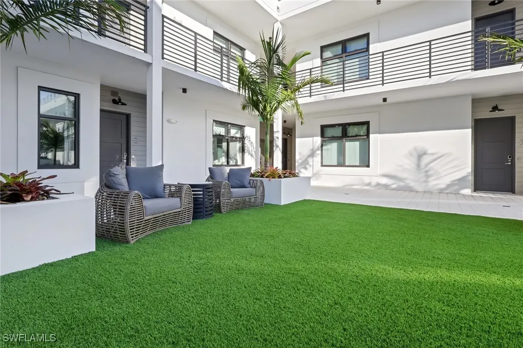 850 Central Avenue Naples FL 34102