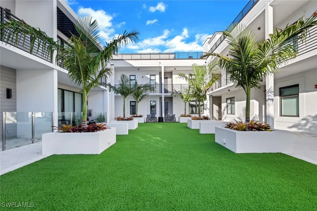 850 Central Avenue Naples FL 34102