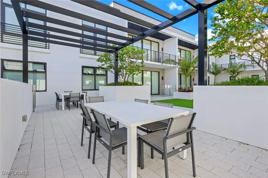 850 Central Avenue Naples FL 34102